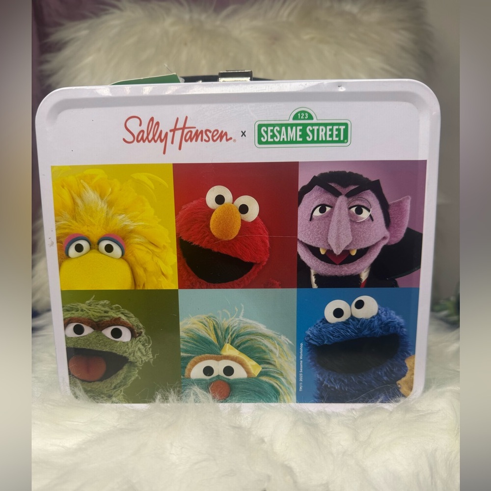 Sally Hansen x Sesame Street Metal Lunch Box